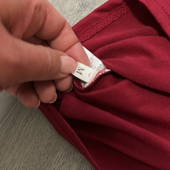 NWT 🏷️ Maroon laced tee camisa medium - Picture 5 of 5
